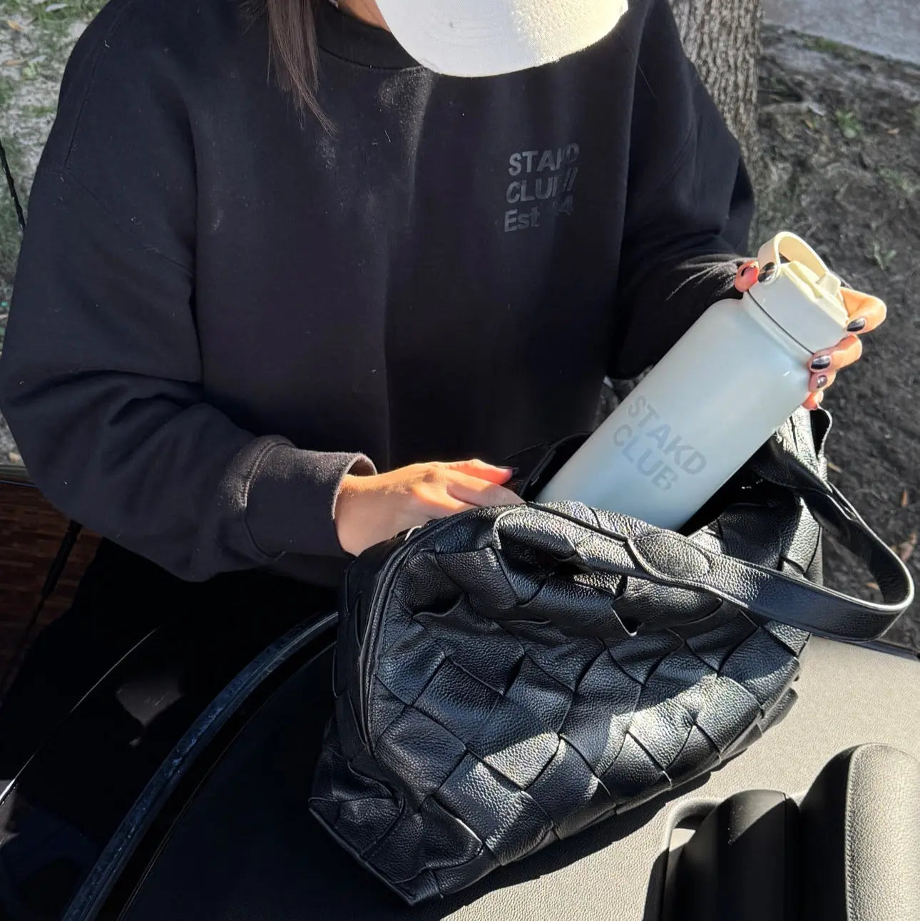 THE GRAB BOTTLE 1L - STAKD CLUB-	alt="hooded gym towel STAKD Club