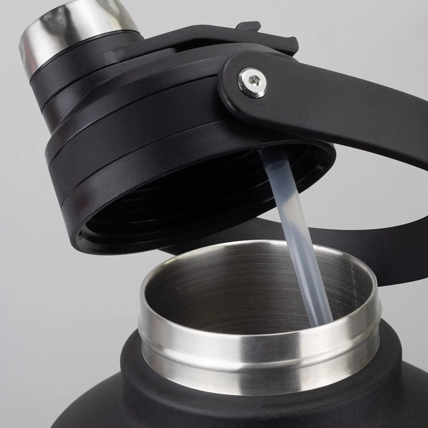 THE GRAB BOTTLE 2L STAKD CLUB