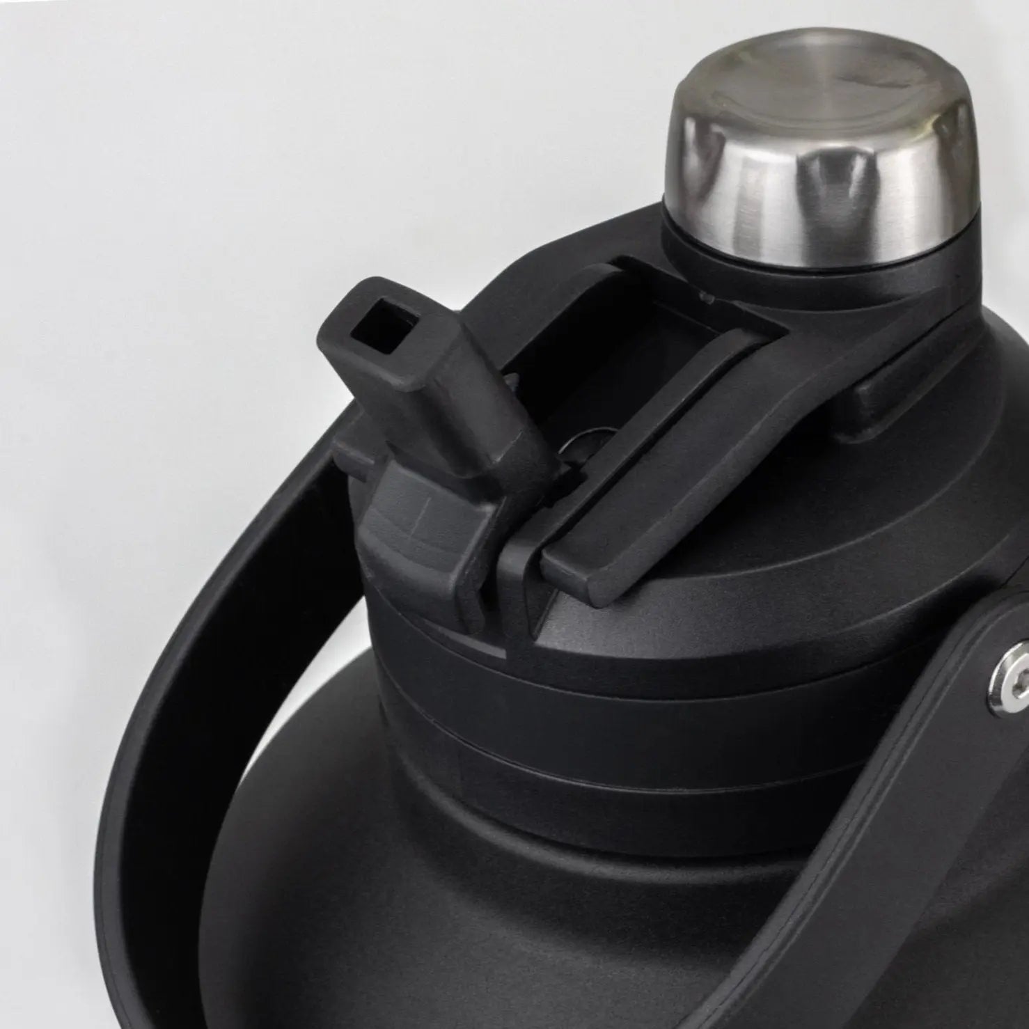 THE GRAB BOTTLE 2L STAKD CLUB