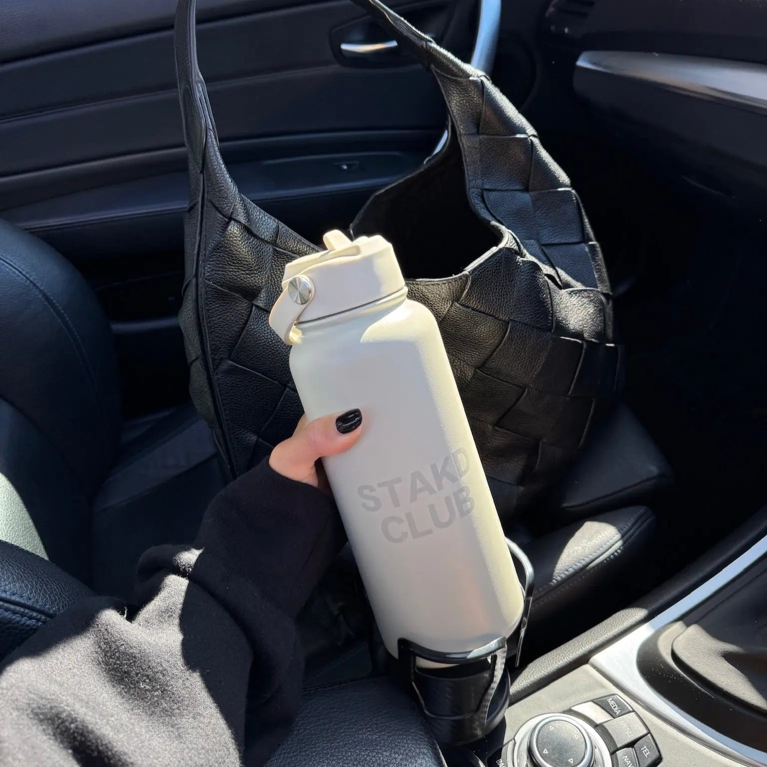 THE GRAB BOTTLE 1L - STAKD CLUB-	alt="hooded gym towel STAKD Club