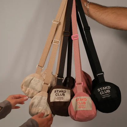THE BROWN GRAB TOWEL STAKD CLUB