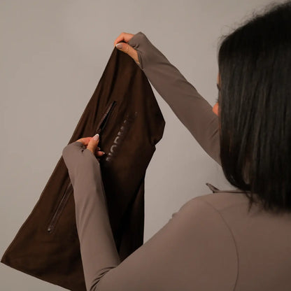 THE BROWN GRAB TOWEL STAKD CLUB