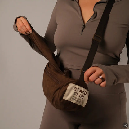 THE BROWN GRAB TOWEL STAKD CLUB